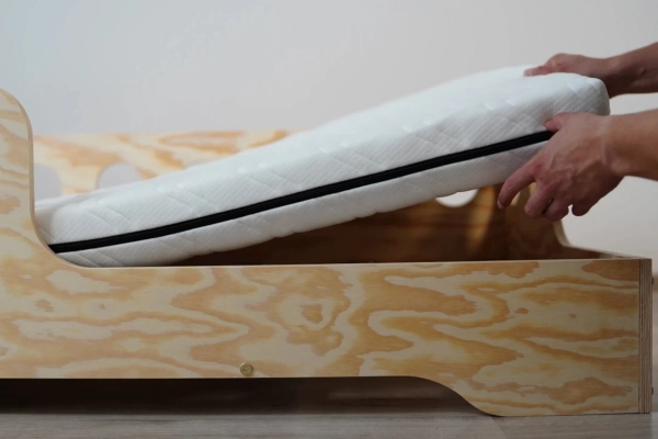 Materac i łóżko dla dziecka alergika: jak wybierać i dbać, żeby maluch spał spokojnie?